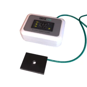 Platina Termica Donelab Dl-224 con base de acero inoxidable, precisión +/-1°C, termostato electrónico y termómetro digital incorporado. Tamaño compacto y elección de orificio central o ranura.
