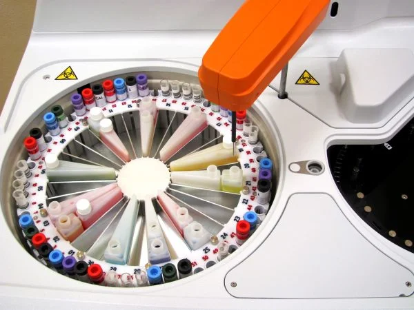 AUTOANALIZADOR DE QUIMICA CLINICA INCCA VET - Imagen 2